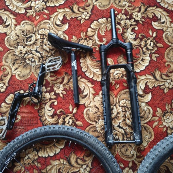 ДЕРЕБАН: Вилка Rockshox Domain RC + компоненти SRAM, Shimano, Truvativ та ін. фото 2