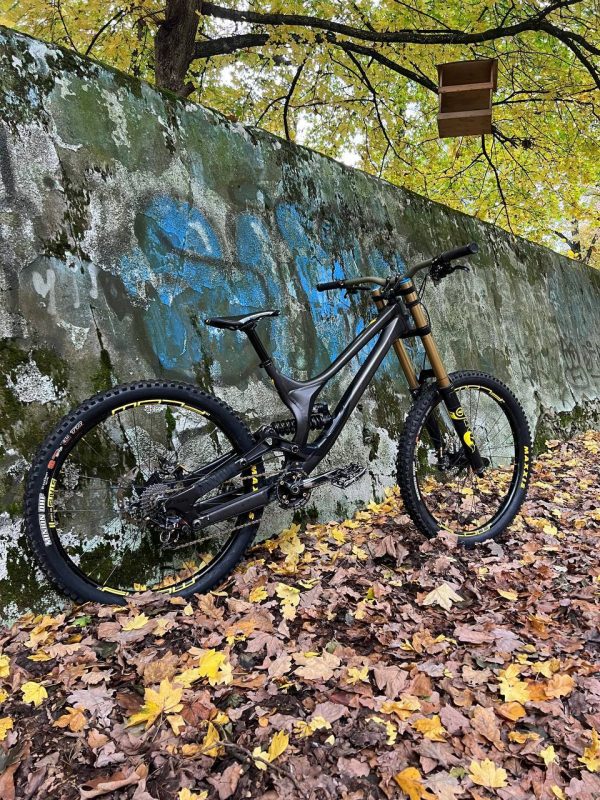 Specialized Demo 8 2017 + компоненти (Fox 40, DHX RC4, Shimano Saint)