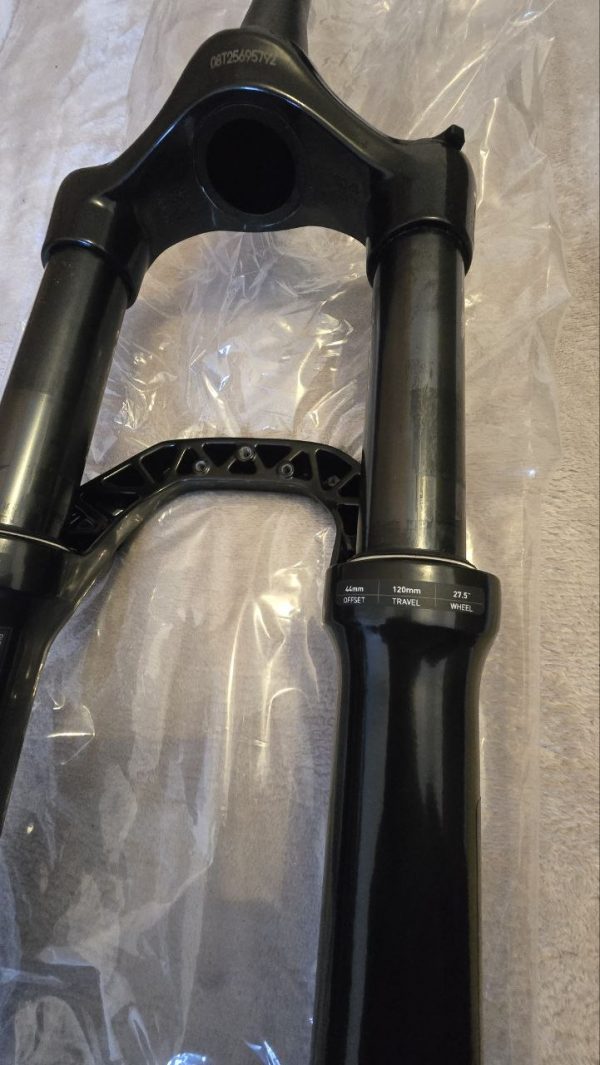 Вилка Rock Shox 35 Silver Solo Air 27.5 120mm фото 2