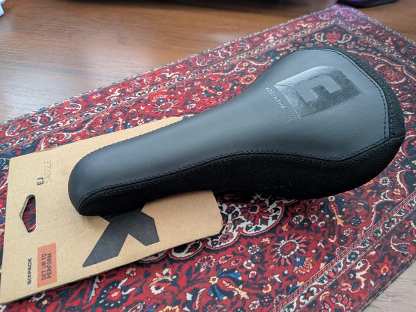 Сідло Sixpack EJ1 Emil Johansson + Кермо Race Face Chester 35