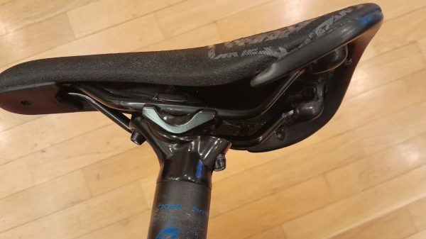 Сідло + підсідельник Bergamont Kiez Dirt, рейли 30.9