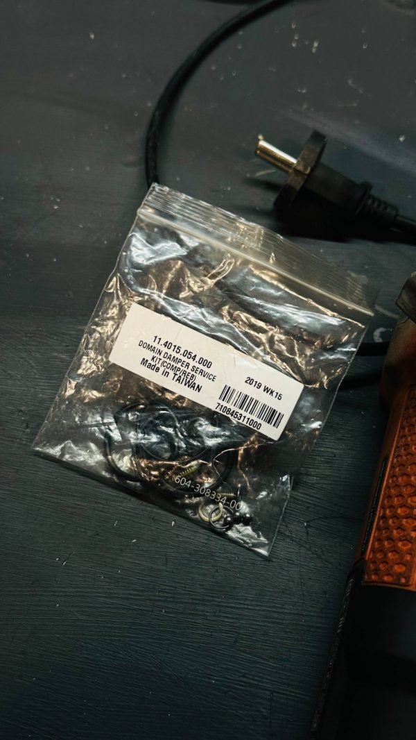 Вилка Rock Shox Domain R 170mm 20x110 фото 5