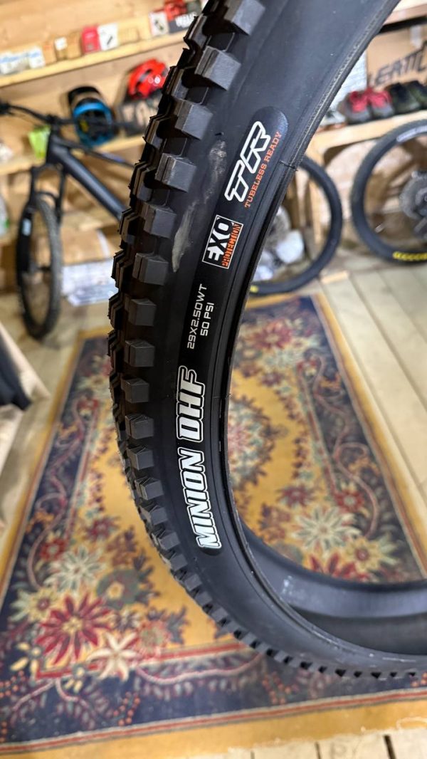 Покришки Maxxis фото 1