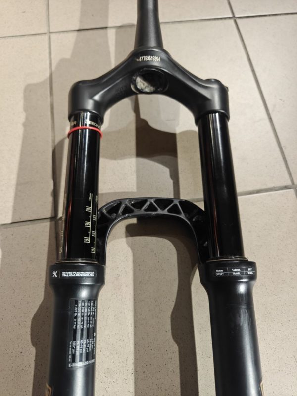 Вилка Rock Shox Yari 27.5 160mm фото 4