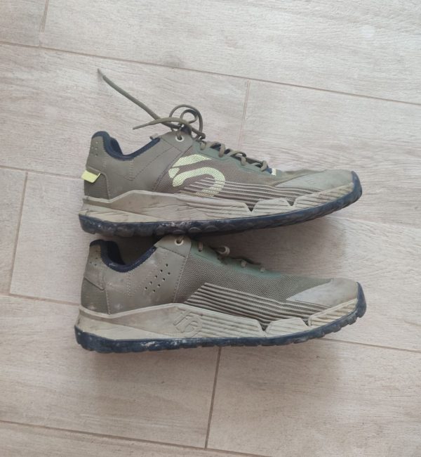 Шорти + футболки + налокітники + кросівки + шолом фото 3