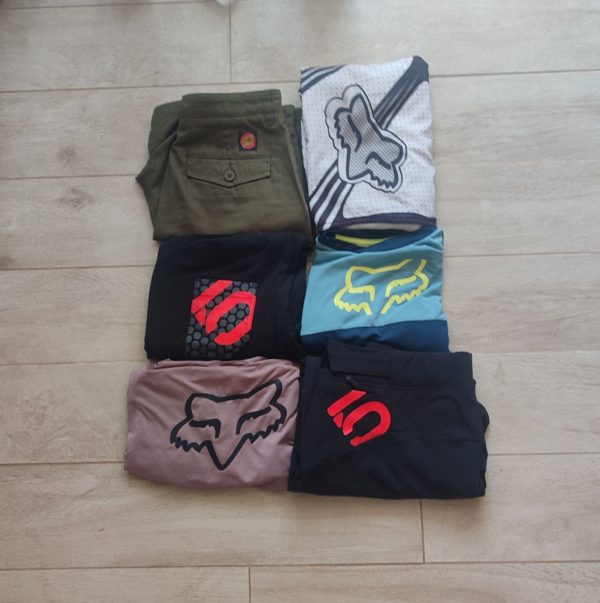 Шорти + футболки + налокітники + кросівки + шолом