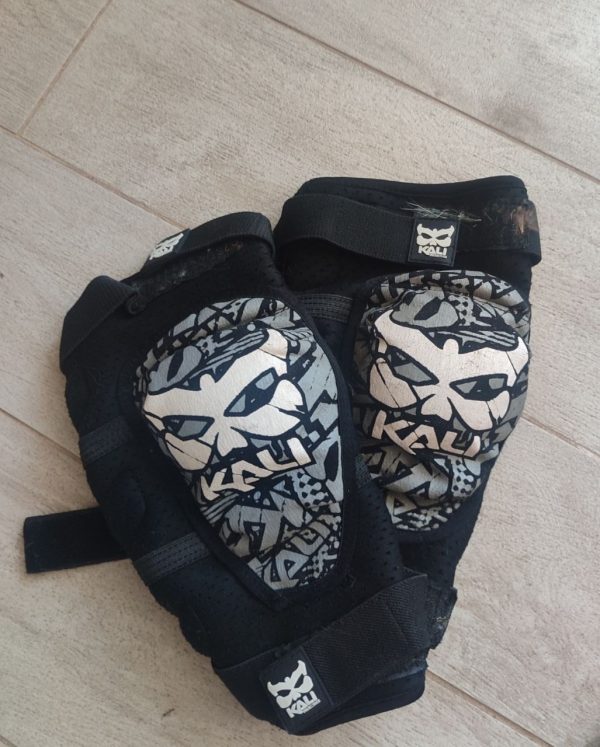 Шорти + футболки + налокітники + кросівки + шолом фото 2