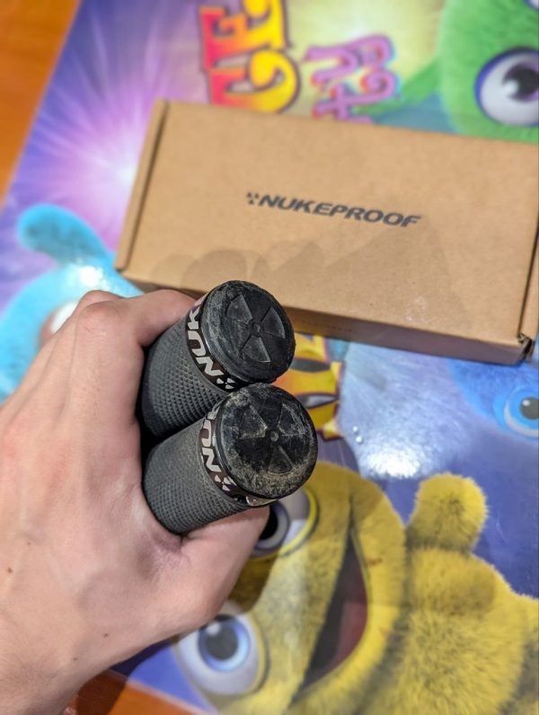 Shimano RD-M8100-SGS Deore XT + налокотники TLD Rogue Elbow + грипси Nukeproof фото 5