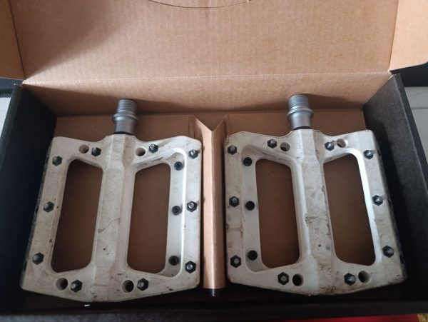 Успокоювач ланцюга Dartmoor + педалі FireEye + зірочка Dartmoor + руль Race Face + підсідельник Reverse та ін. фото 2