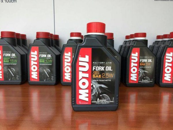 Motul Fork Oil — вся серія олив фото 6