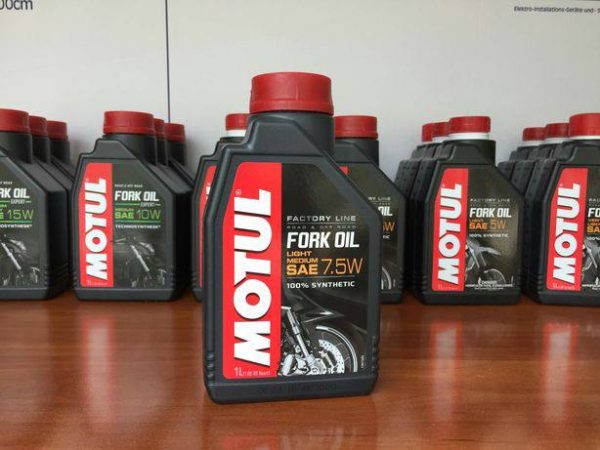 Motul Fork Oil — вся серія олив фото 5