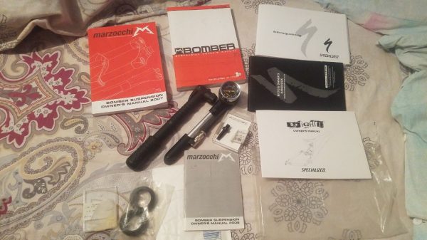 Наклейки Marzocchi + Manuали + Документи Specialized + Адаптер Marzocchi + Сальники Manitou фото 3