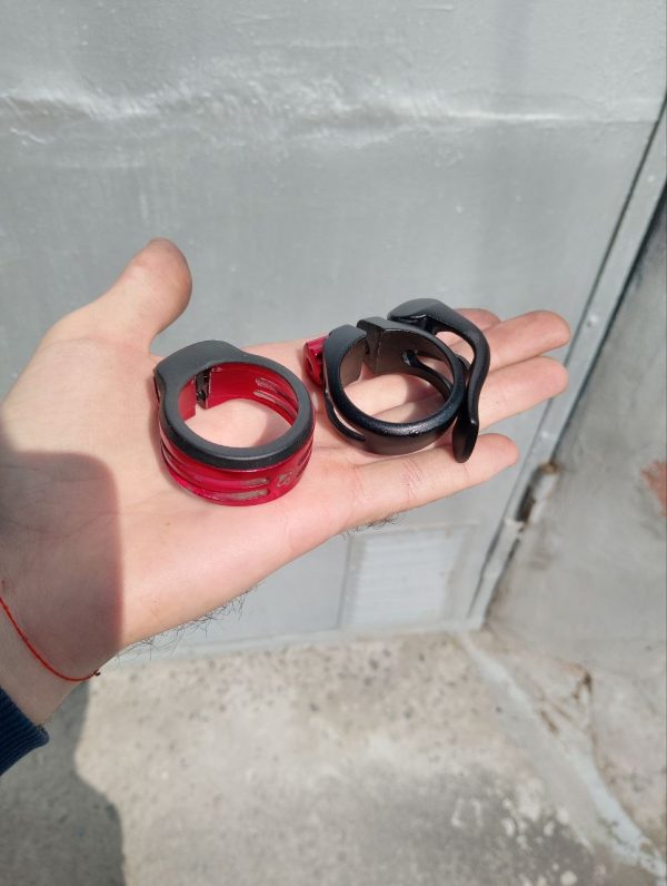 Зажим підсідельника чорний + червоний 35.0 і 34.9