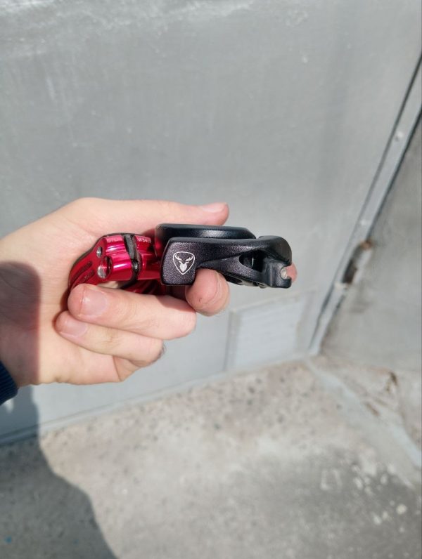 Зажим підсідельника чорний + червоний 35.0 і 34.9 фото 2