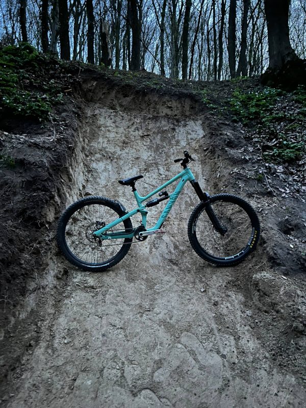 Велосипед Canyon Torque 5 2024 М з компонентами Fox, RockShox, Shimano