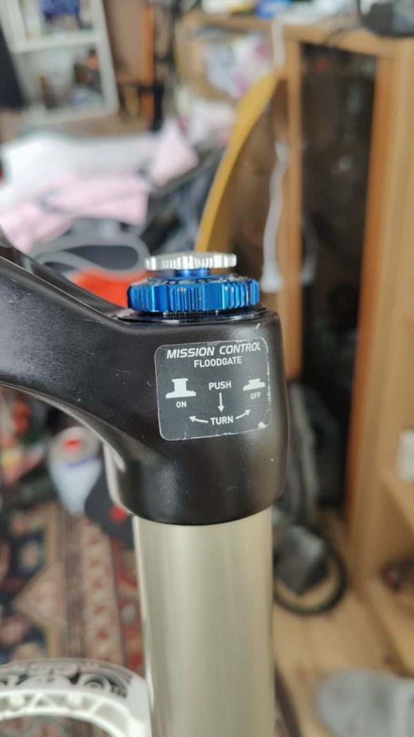 Rockshox TOTEM R1C2 вилка 180mm фото 1