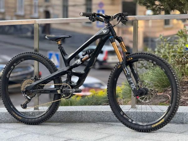 YT Capra Pro Race велосипед карбон Fox 36 X01
