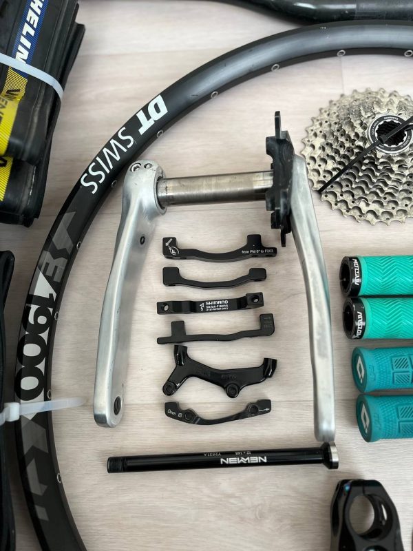 Карбон руль + вісь + ротори + шатуни + покришки та ін.